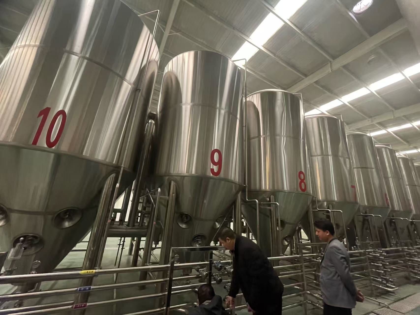 浈江精酿啤酒设备厂—平面布置、设备设计、制造、调试、培训等一条龙服务